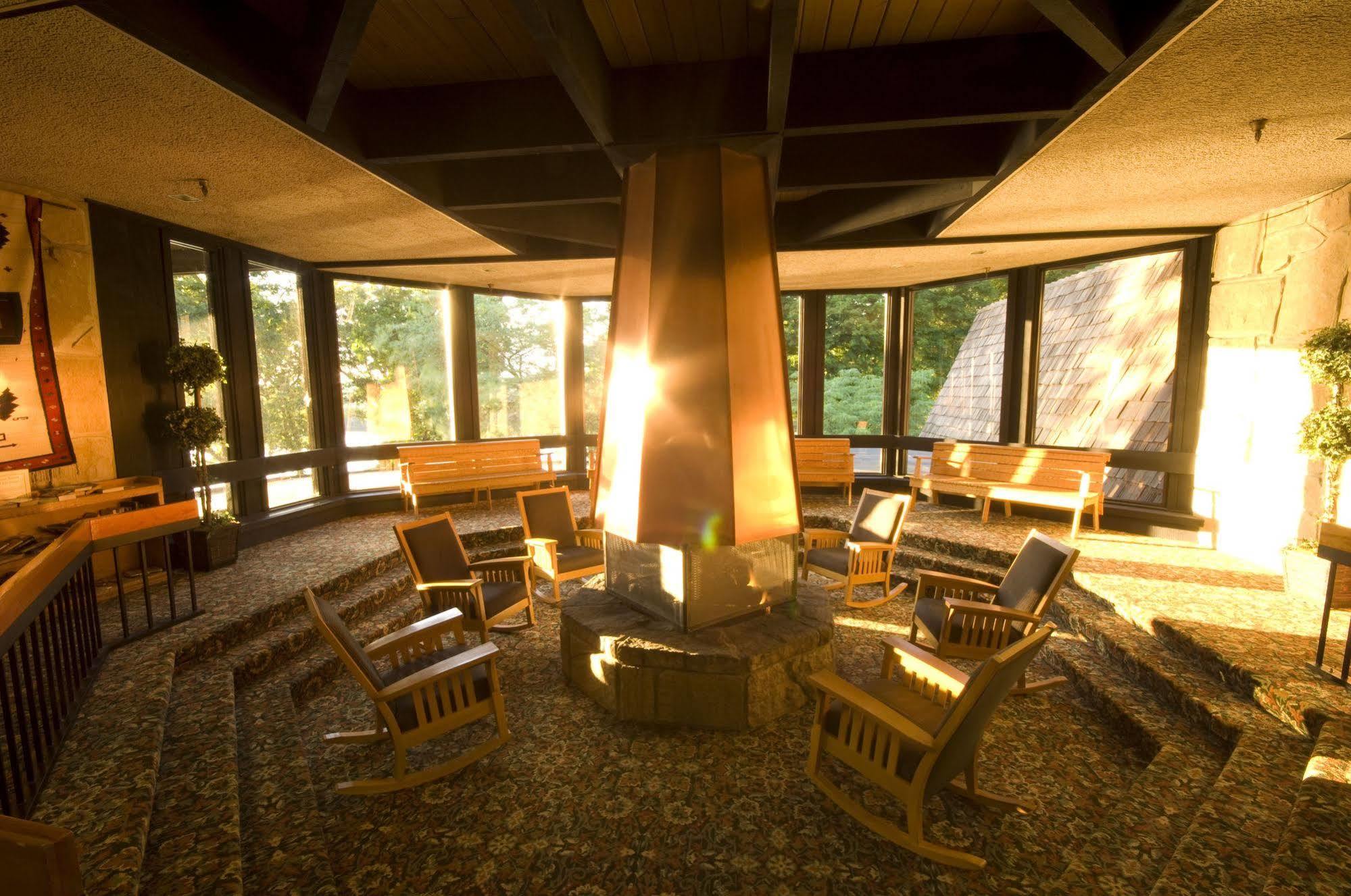 Mohican Lodge And Conference Center Perrysville Exterior photo