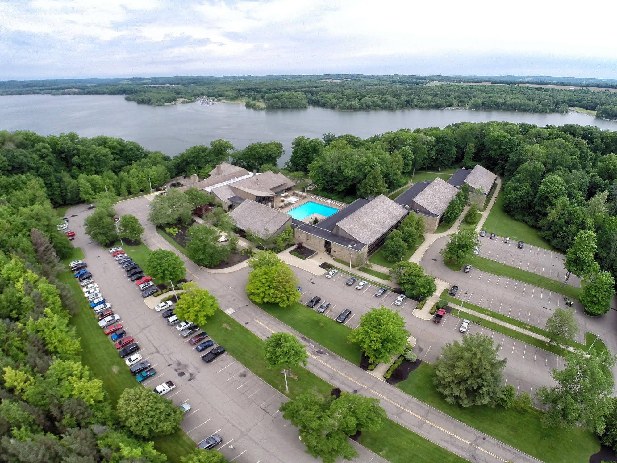 Mohican Lodge And Conference Center Perrysville Exterior photo
