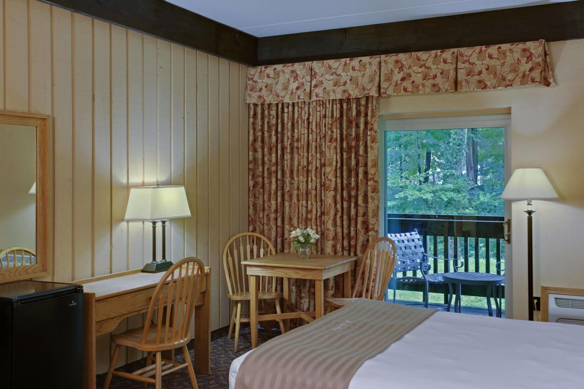 Mohican Lodge And Conference Center Perrysville Exterior photo