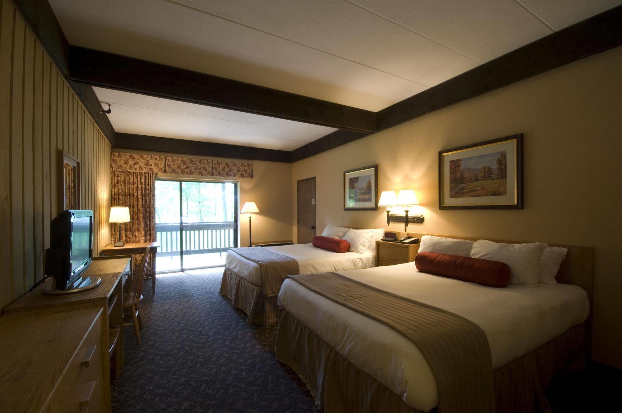 Mohican Lodge And Conference Center Perrysville Exterior photo