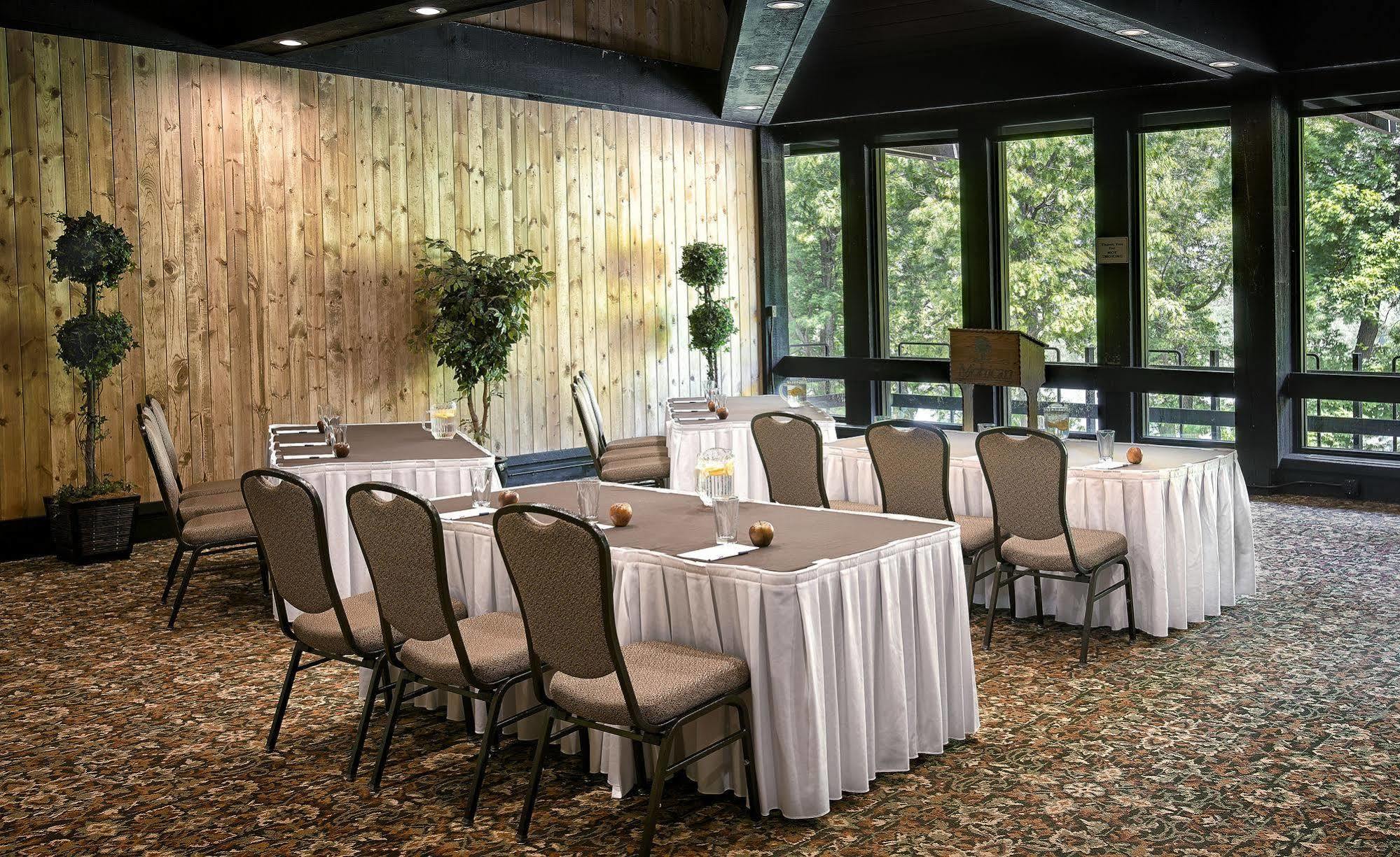 Mohican Lodge And Conference Center Perrysville Exterior photo